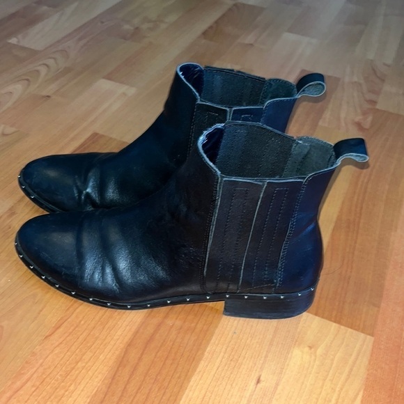 Steve Madden Women's Orchid Ankle Bootie black leather size 10 - Picture 2 of 7